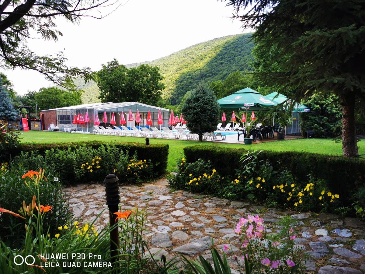 Hotel Divetsite Sliven Bagian luar foto